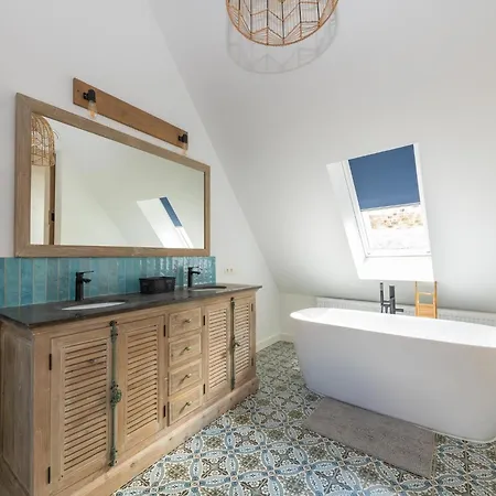 Дом отдыха Modern By The Sea, Cleaning Included Ньивпорт