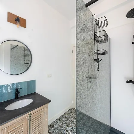 Modern By The Sea, Cleaning Included *